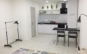 Cozy Underground Apartment At The Center